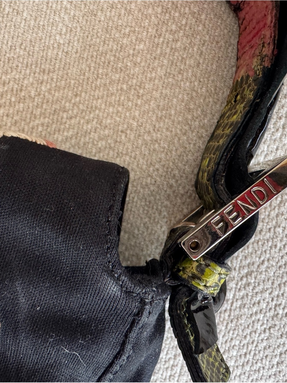 Rare early 2000s Fendi Baguette FEN0610A with embroidered flowers and green trim - Picture 4 of 8